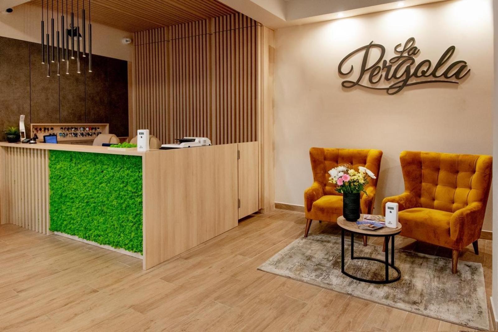 La Pergola & Prestige Panzio Hotel Kaposvar Bagian luar foto